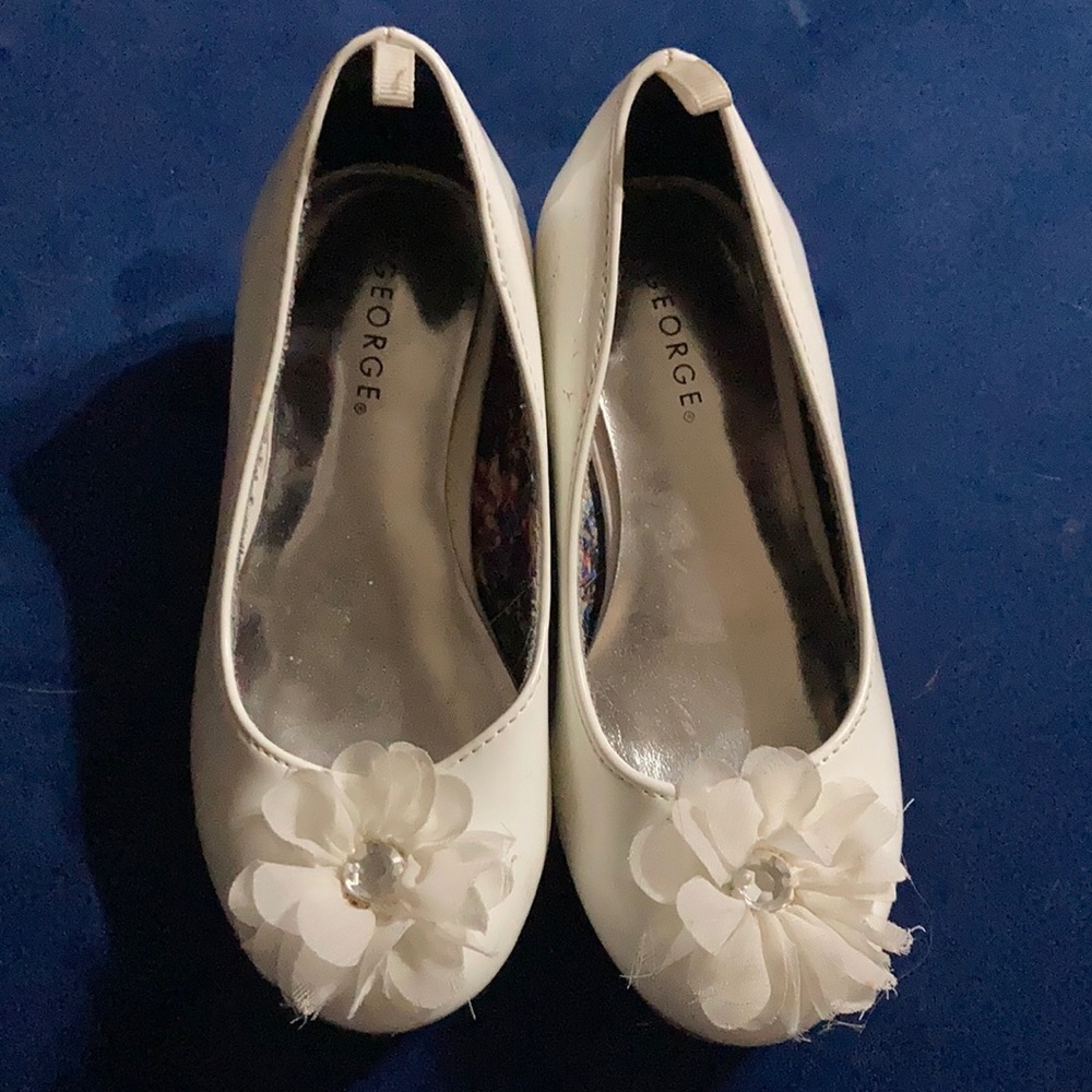 George brand girl’s shoes in white- size 10